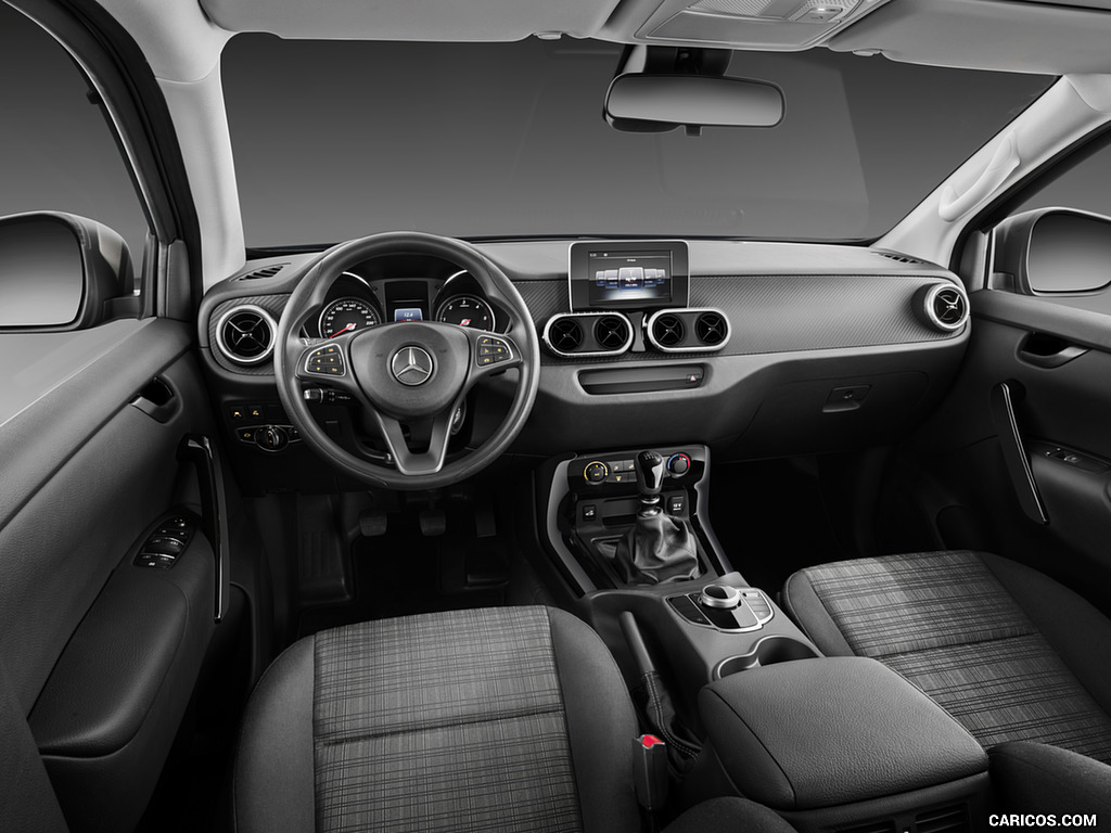 2018 Mercedes-Benz X-Class Pickup Line PURE (Color: Kabara Black Metallic) - Interior, Cockpit