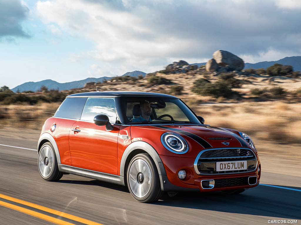 2019 MINI Hardtop 2 Door - Front Three-Quarter