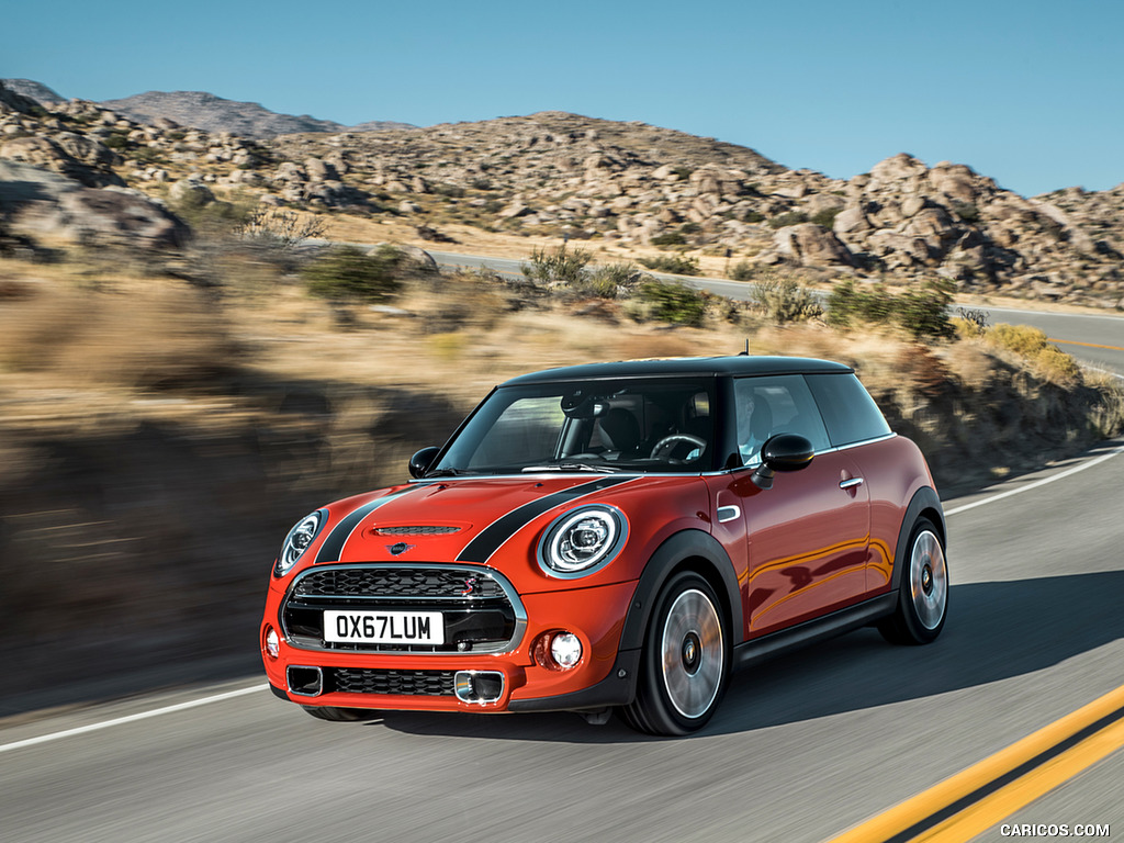 2019 MINI Hardtop 2 Door - Front Three-Quarter