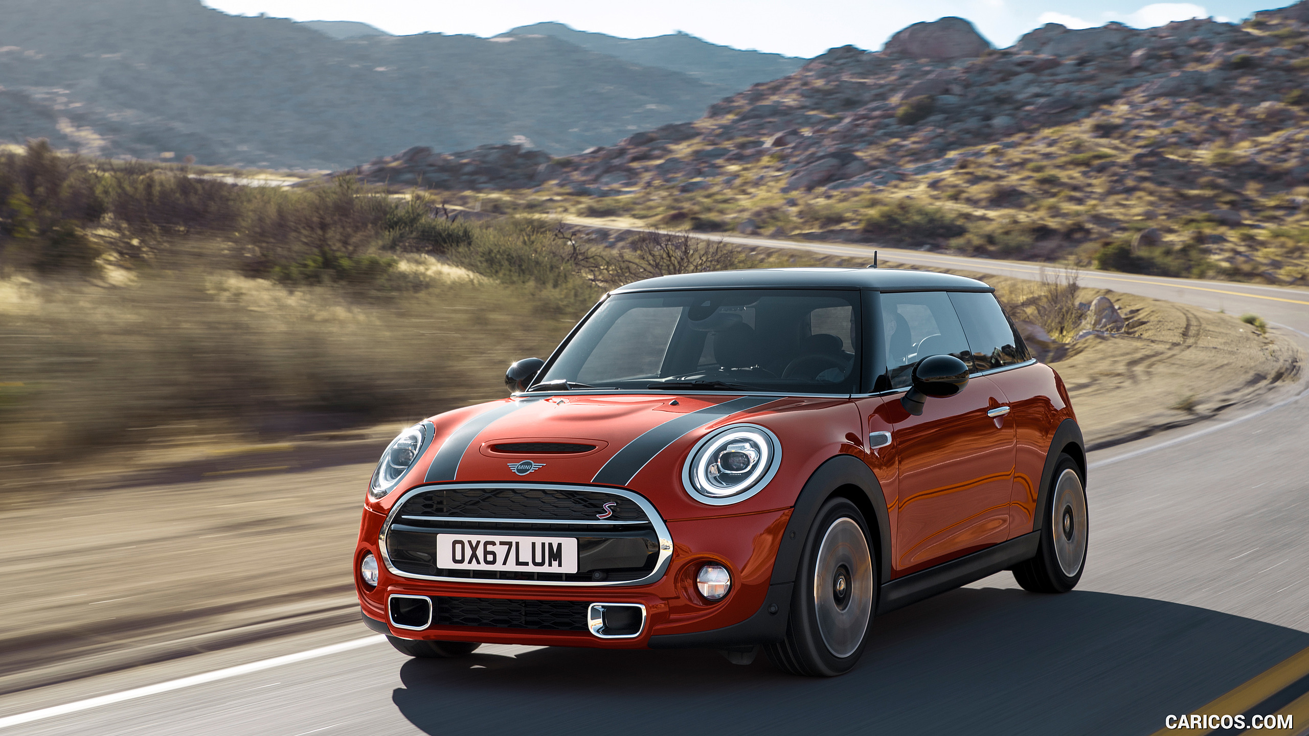 2019 MINI Hardtop 2 Door - Front Three-Quarter, #5 of 160