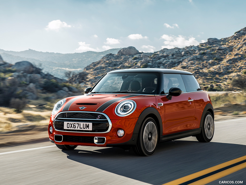 2019 MINI Hardtop 2 Door - Front Three-Quarter