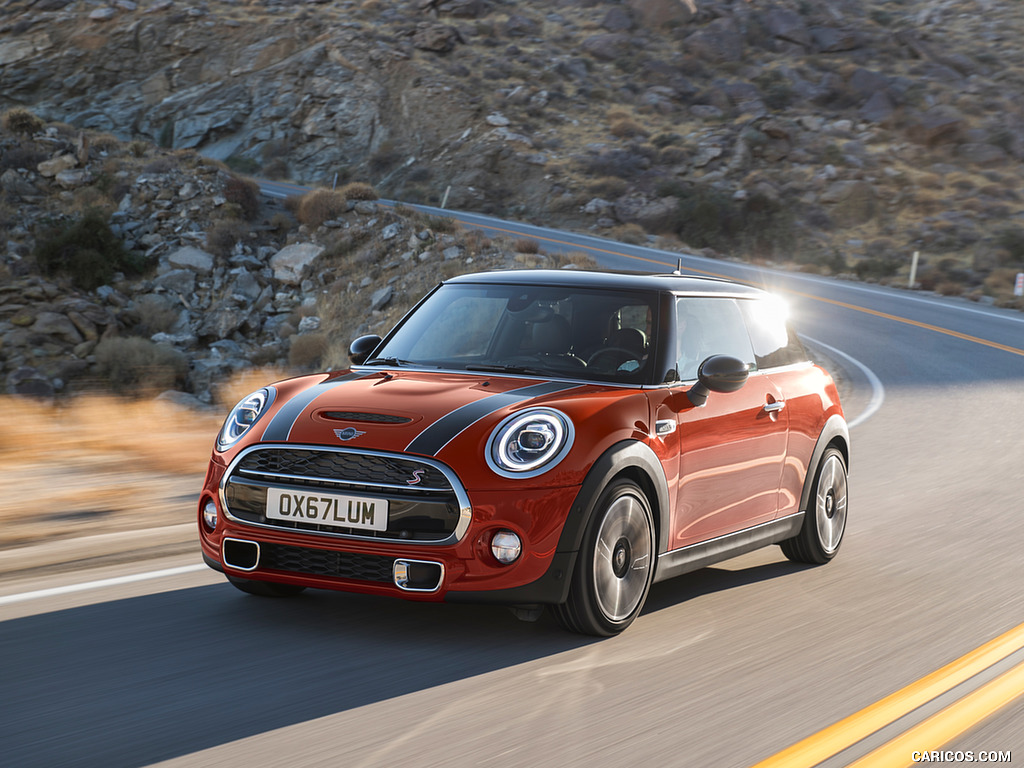 2019 MINI Hardtop 2 Door - Front Three-Quarter