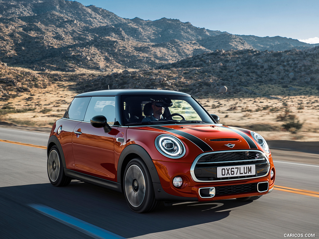 2019 MINI Hardtop 2 Door - Front Three-Quarter