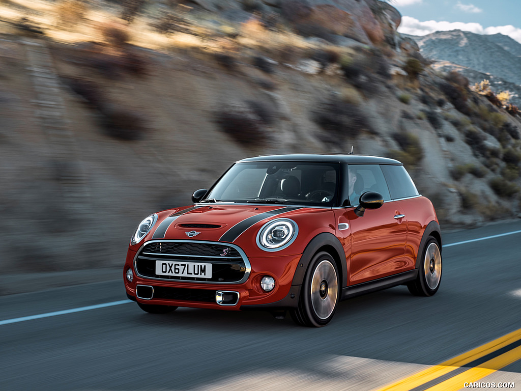 2019 MINI Hardtop 2 Door - Front Three-Quarter