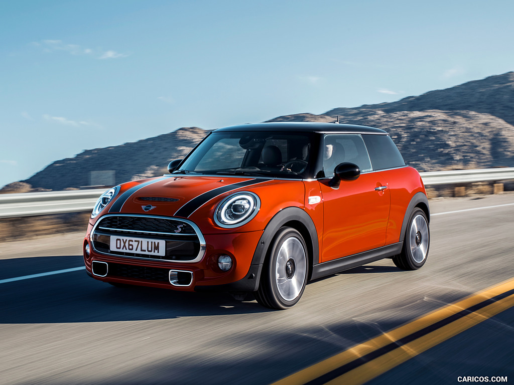 2019 MINI Hardtop 2 Door - Front Three-Quarter