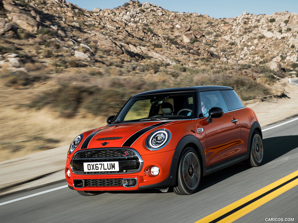 2019 MINI Hardtop 2 Door - Front Three-Quarter