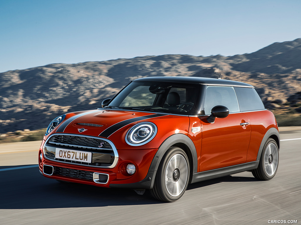 2019 MINI Hardtop 2 Door - Front Three-Quarter