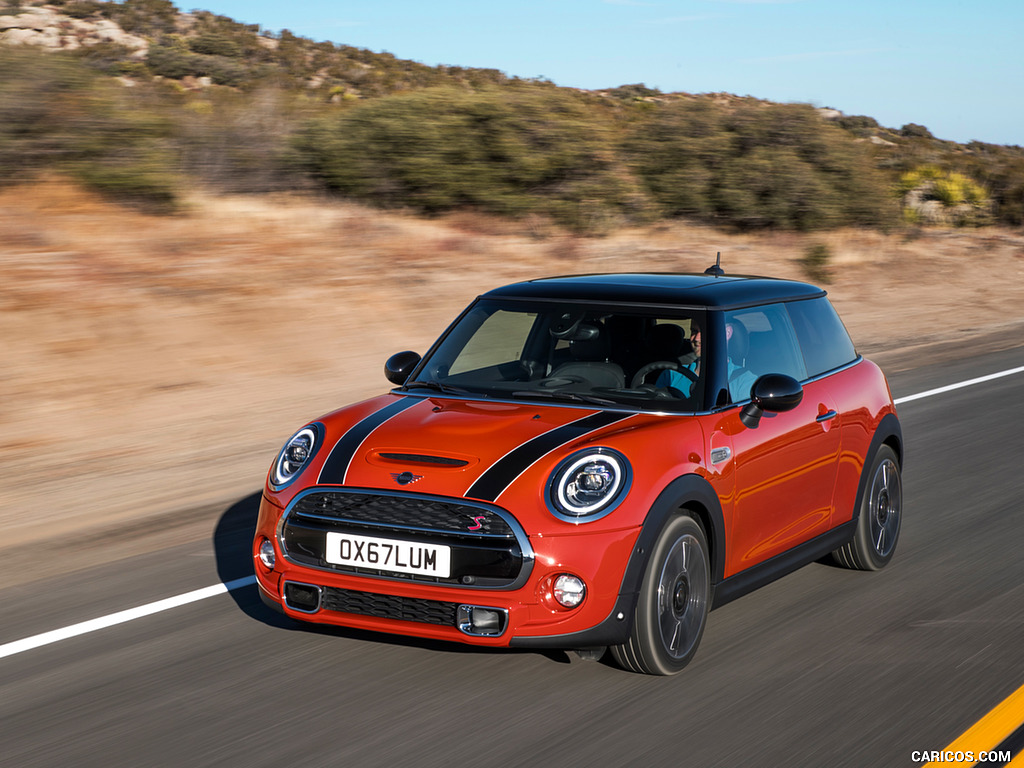 2019 MINI Hardtop 2 Door - Front Three-Quarter