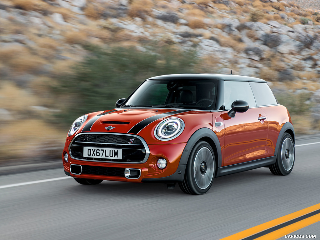 2019 MINI Hardtop 2 Door - Front Three-Quarter