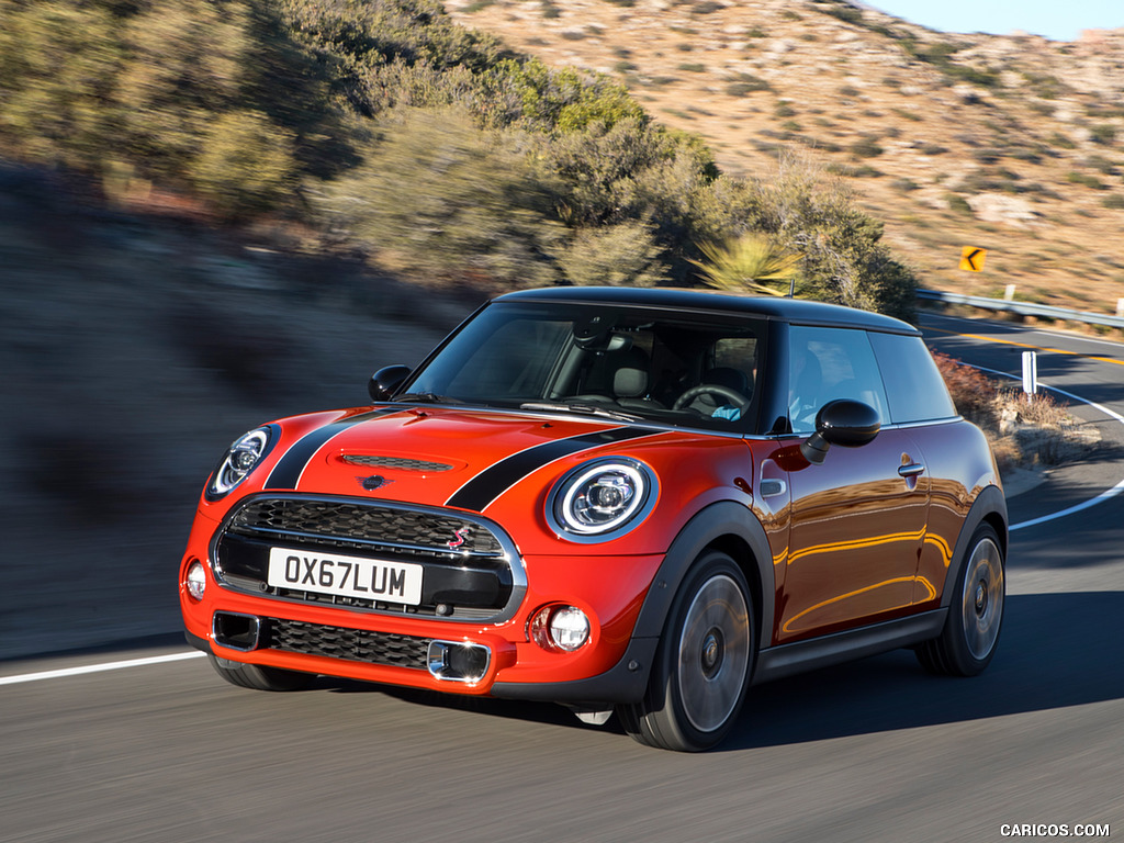 2019 MINI Hardtop 2 Door - Front Three-Quarter