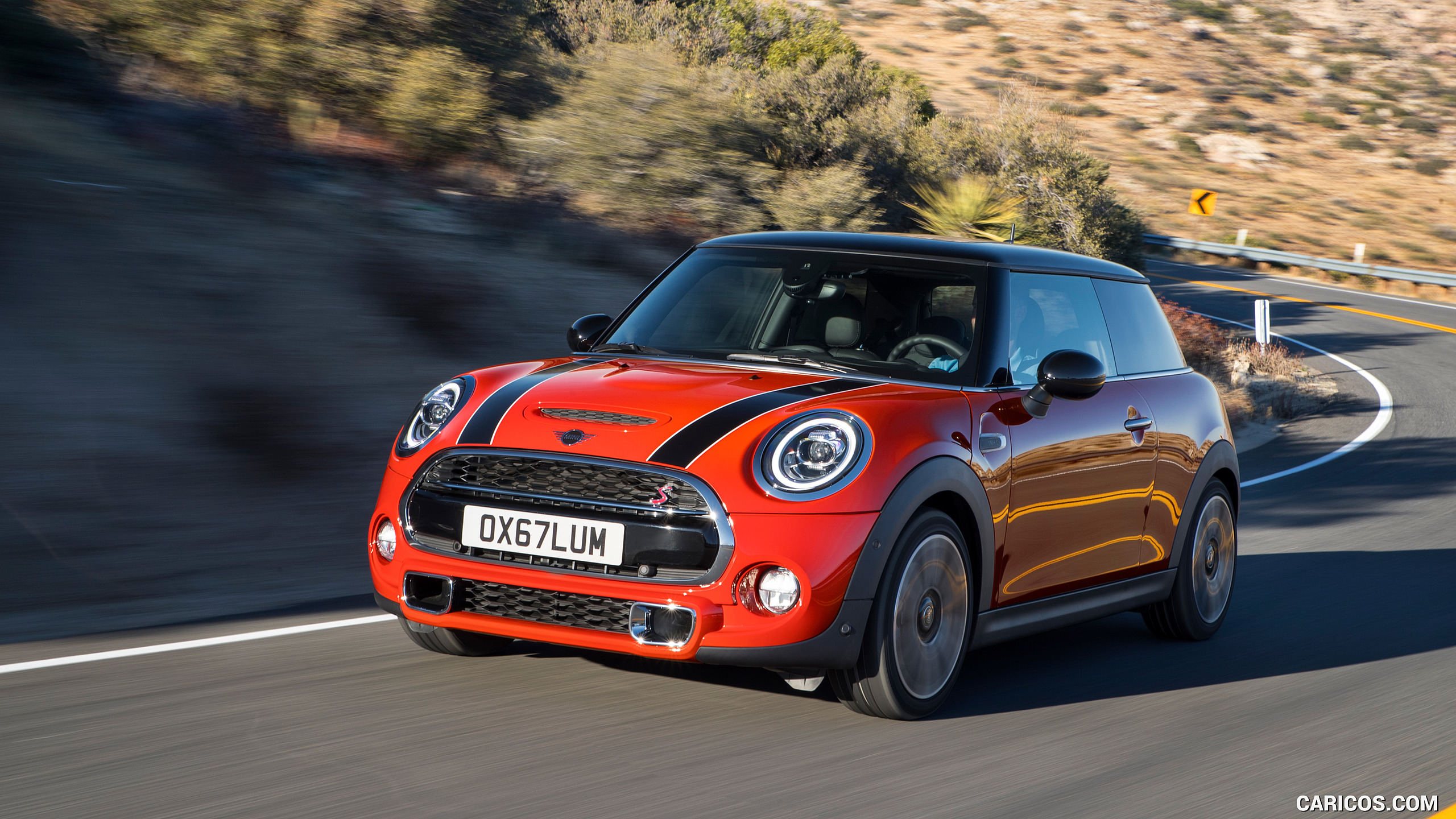 2019 MINI Hardtop 2 Door - Front Three-Quarter, #17 of 160