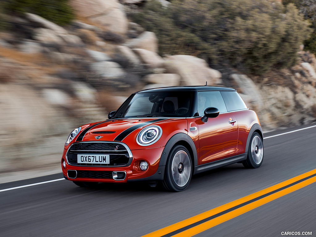 2019 MINI Hardtop 2 Door - Front Three-Quarter