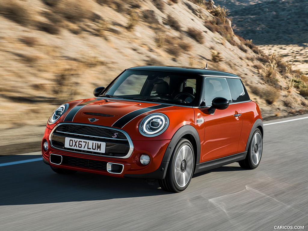 2019 MINI Hardtop 2 Door - Front Three-Quarter