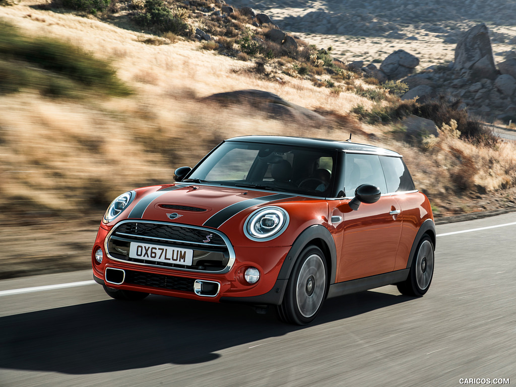 2019 MINI Hardtop 2 Door - Front Three-Quarter