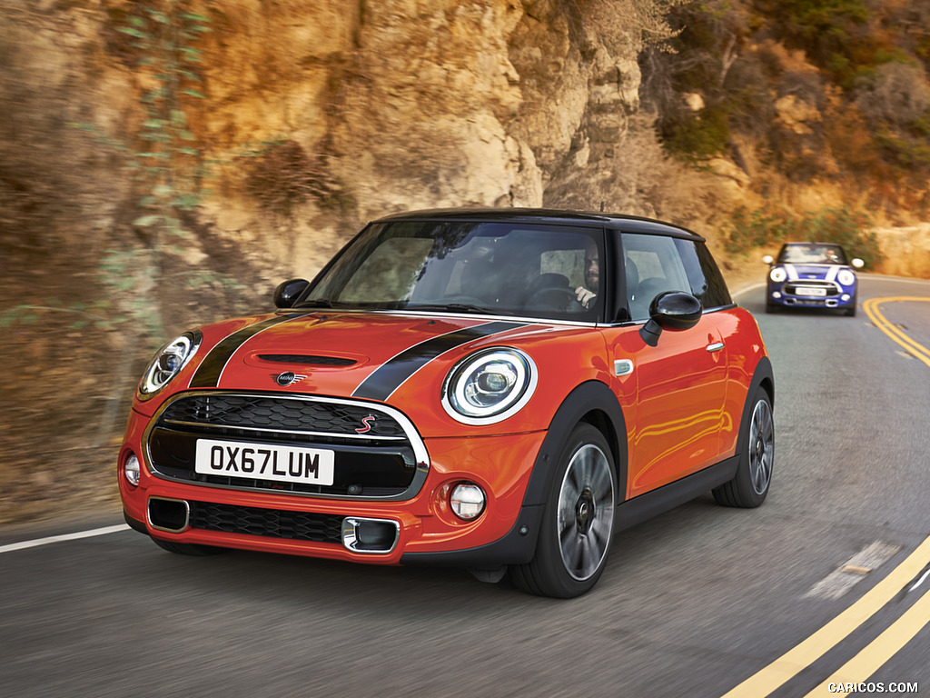 2019 MINI Hardtop 2 Door - Front Three-Quarter