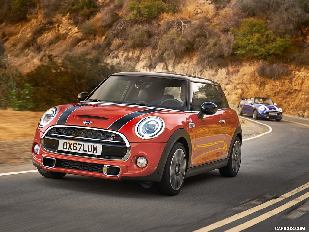 2019 MINI Hardtop 2 Door - Front Three-Quarter