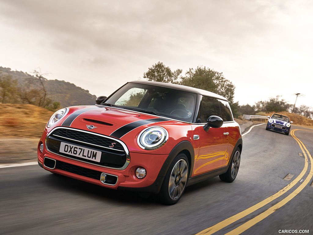 2019 MINI Hardtop 2 Door - Front Three-Quarter