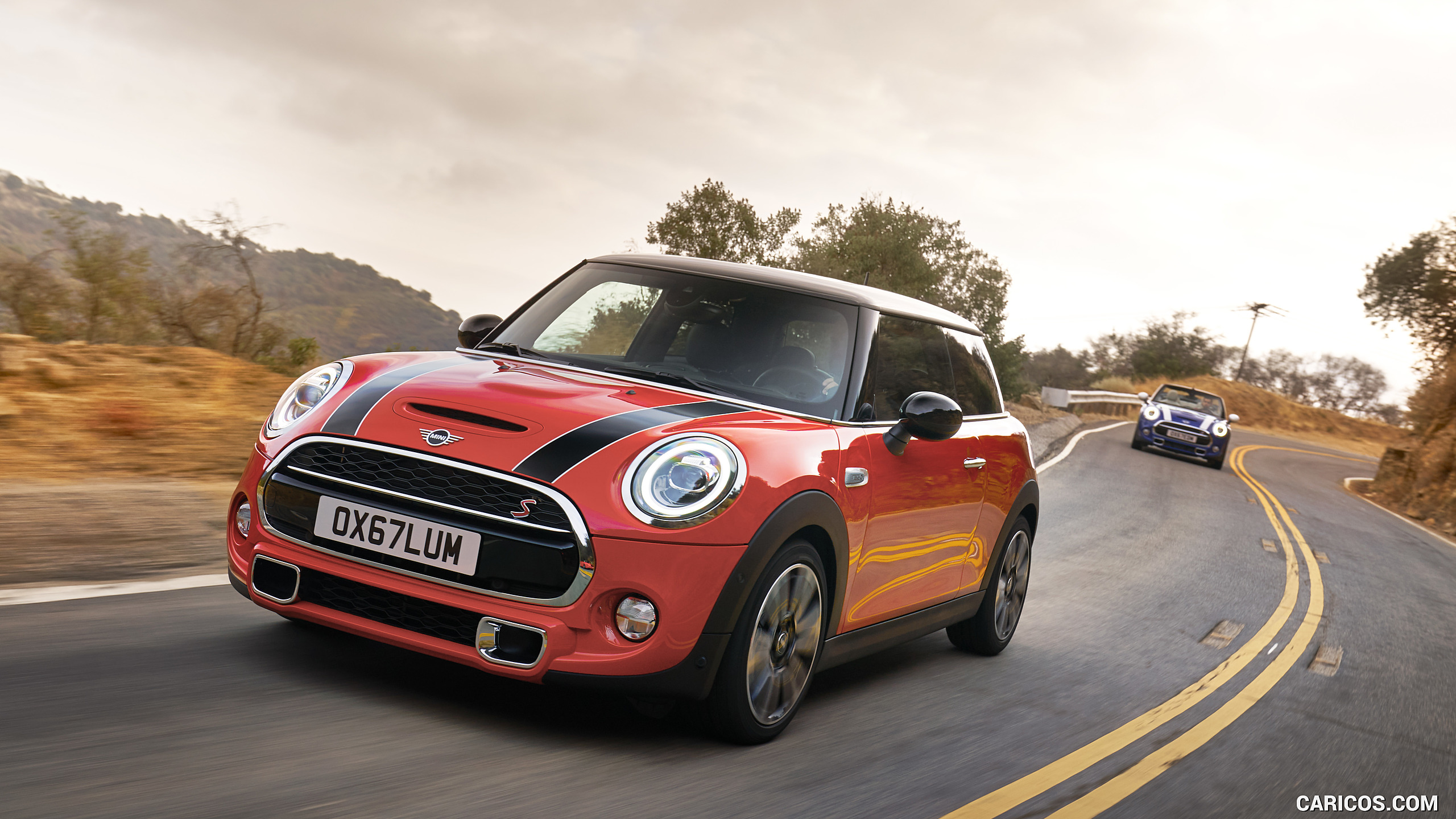 2019 MINI Hardtop 2 Door - Front Three-Quarter, #23 of 160