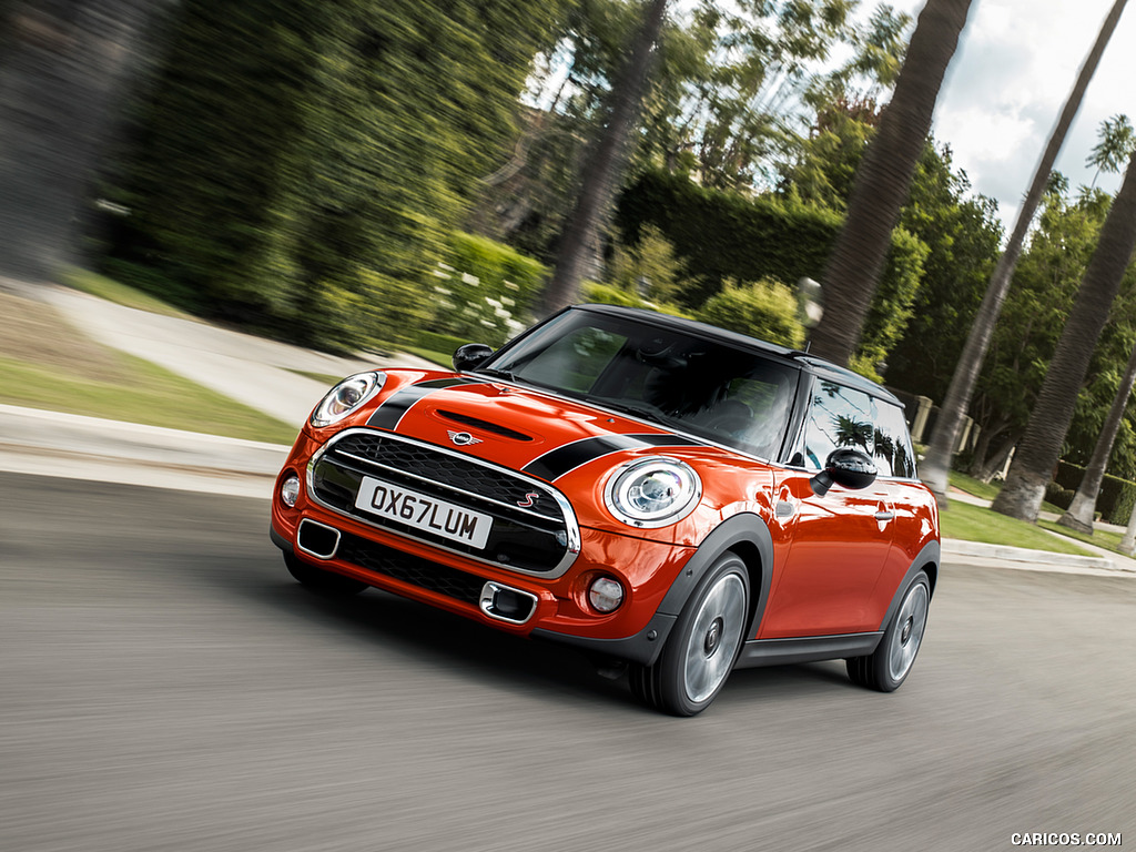 2019 MINI Hardtop 2 Door - Front Three-Quarter