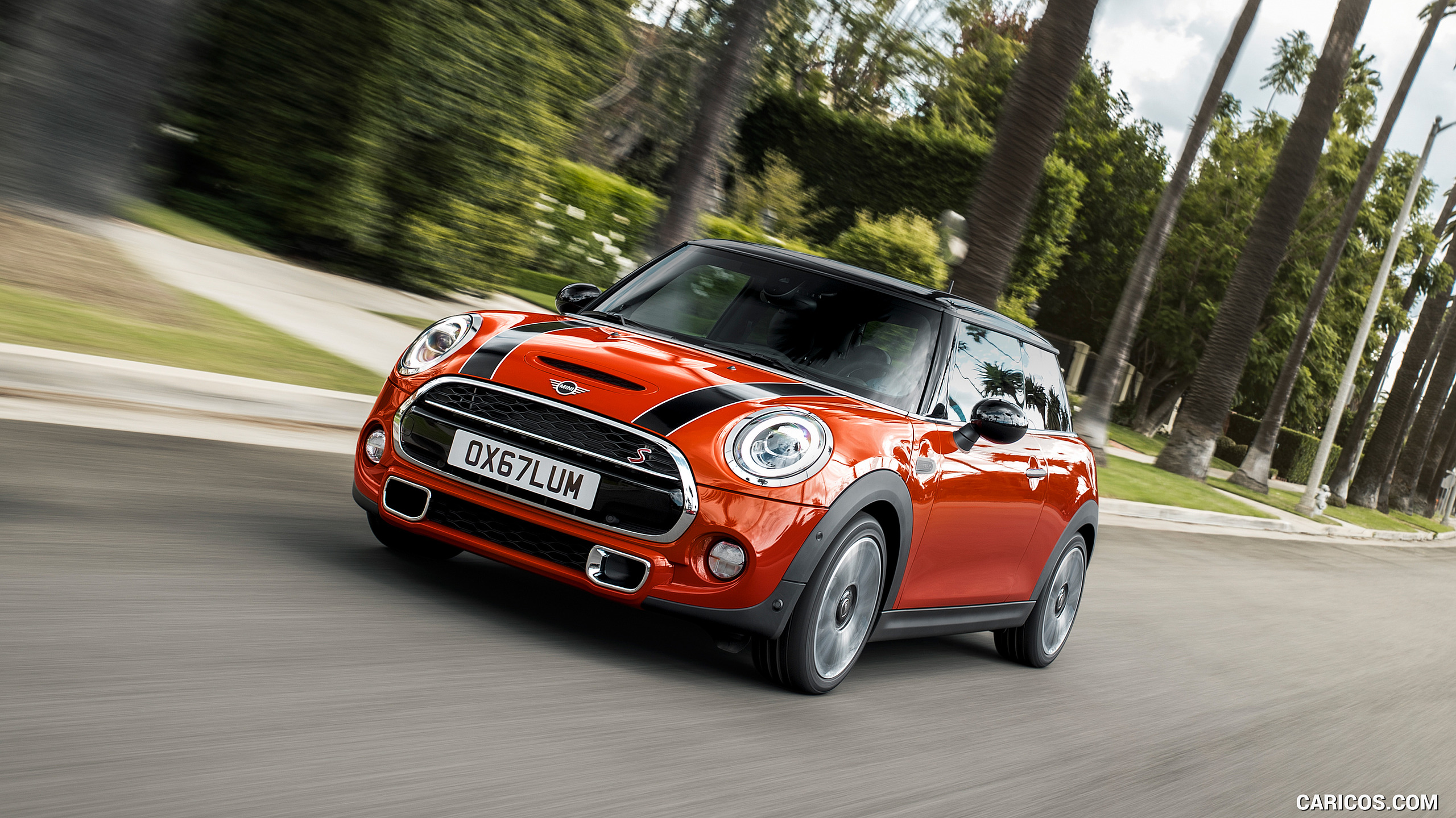 2019 MINI Hardtop 2 Door - Front Three-Quarter, #31 of 160