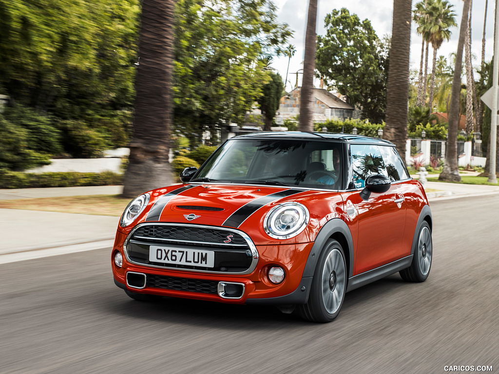 2019 MINI Hardtop 2 Door - Front Three-Quarter