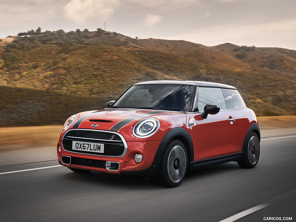 2019 MINI Hardtop 2 Door - Front Three-Quarter