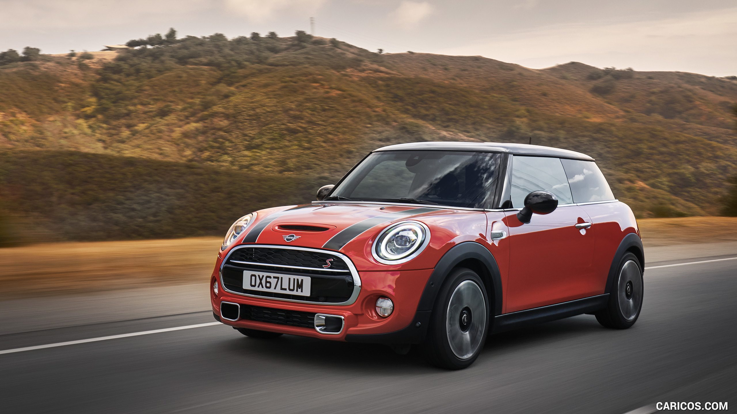 2019 MINI Hardtop 2 Door - Front Three-Quarter, #34 of 160