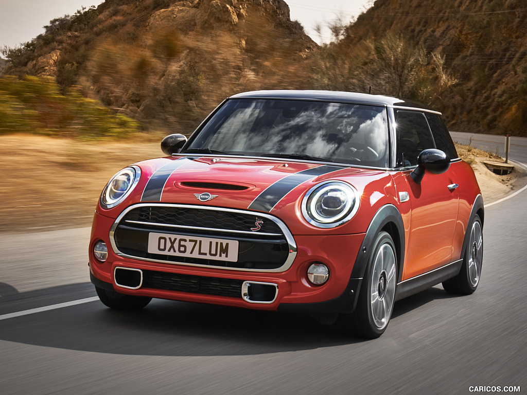 2019 MINI Hardtop 2 Door - Front Three-Quarter