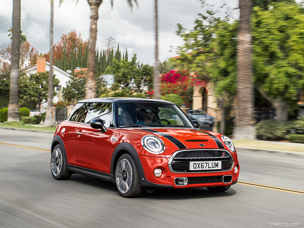 2019 MINI Hardtop 2 Door - Front Three-Quarter