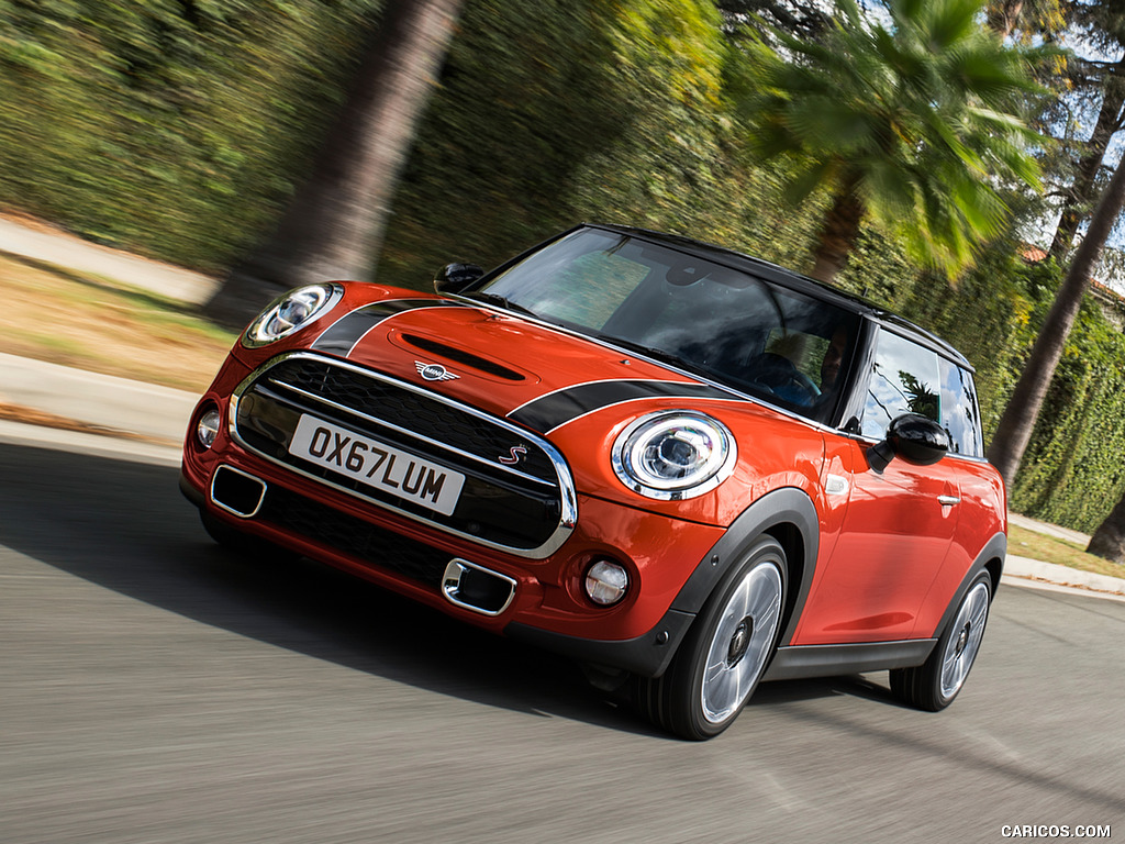 2019 MINI Hardtop 2 Door - Front Three-Quarter