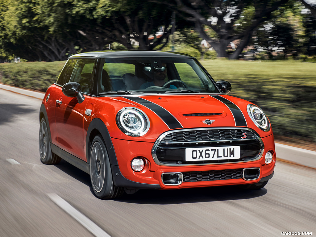 2019 MINI Hardtop 2 Door - Front Three-Quarter