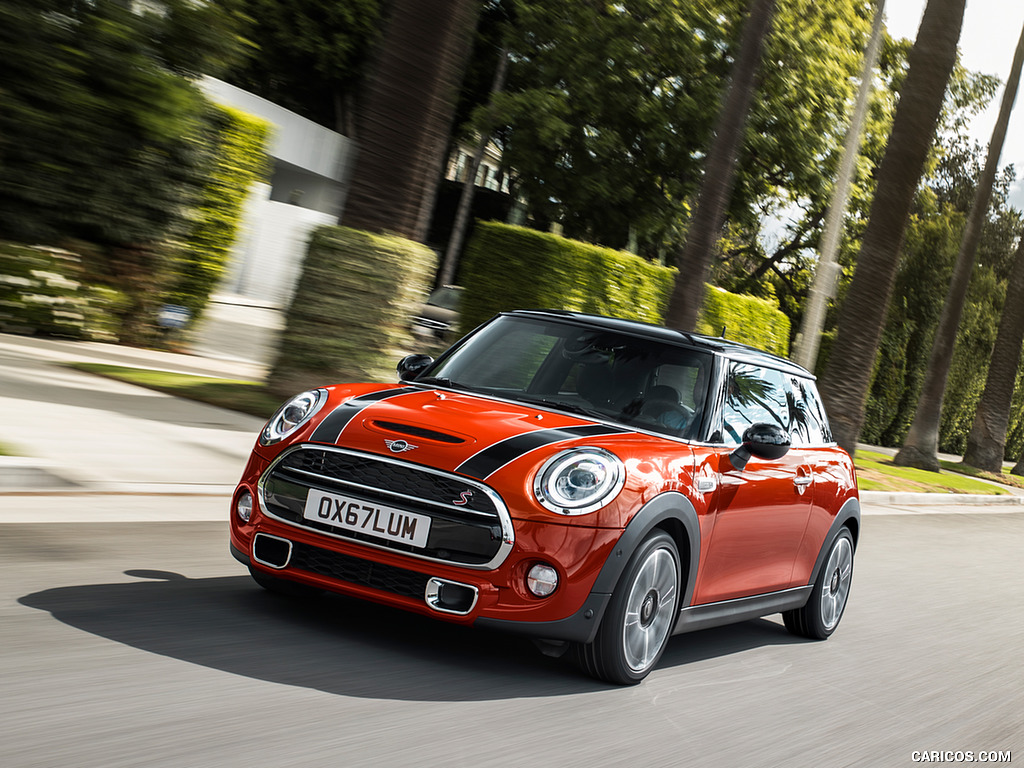 2019 MINI Hardtop 2 Door - Front Three-Quarter