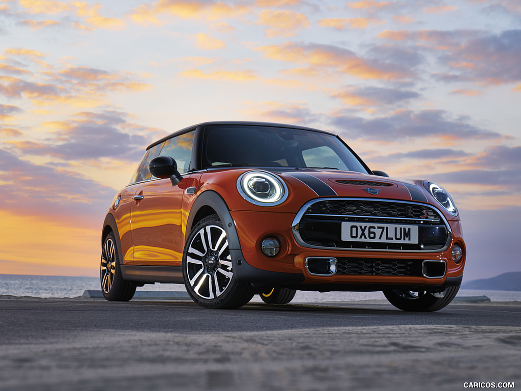 2019 MINI Hardtop 2 Door - Front Three-Quarter