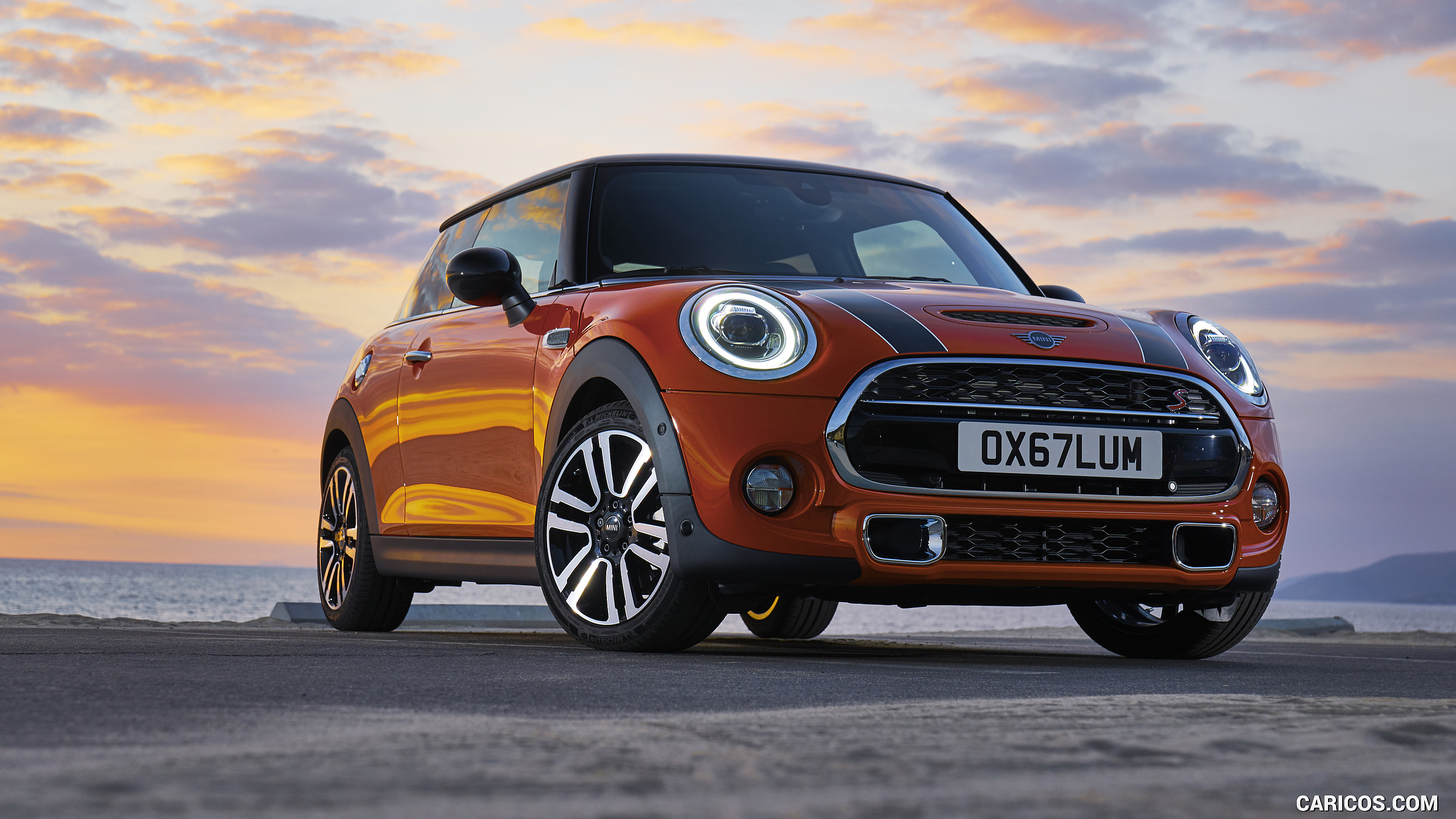 2019 MINI Hardtop 2 Door - Front Three-Quarter, #51 of 160