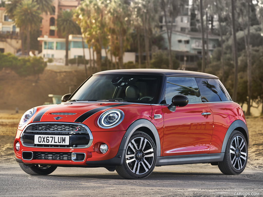 2019 MINI Hardtop 2 Door - Front Three-Quarter