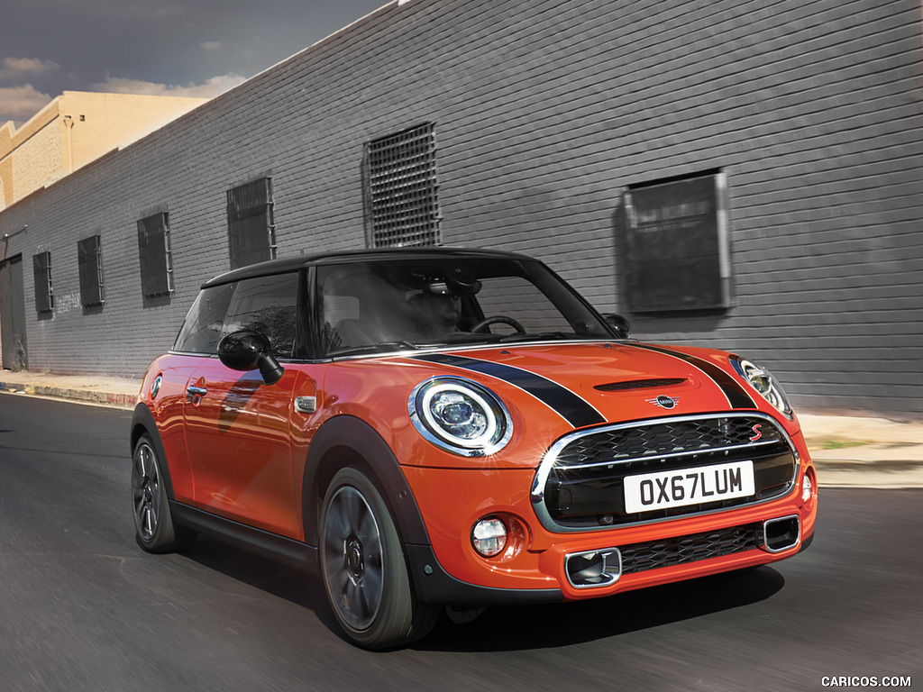 2019 MINI Hardtop 2 Door - Front Three-Quarter