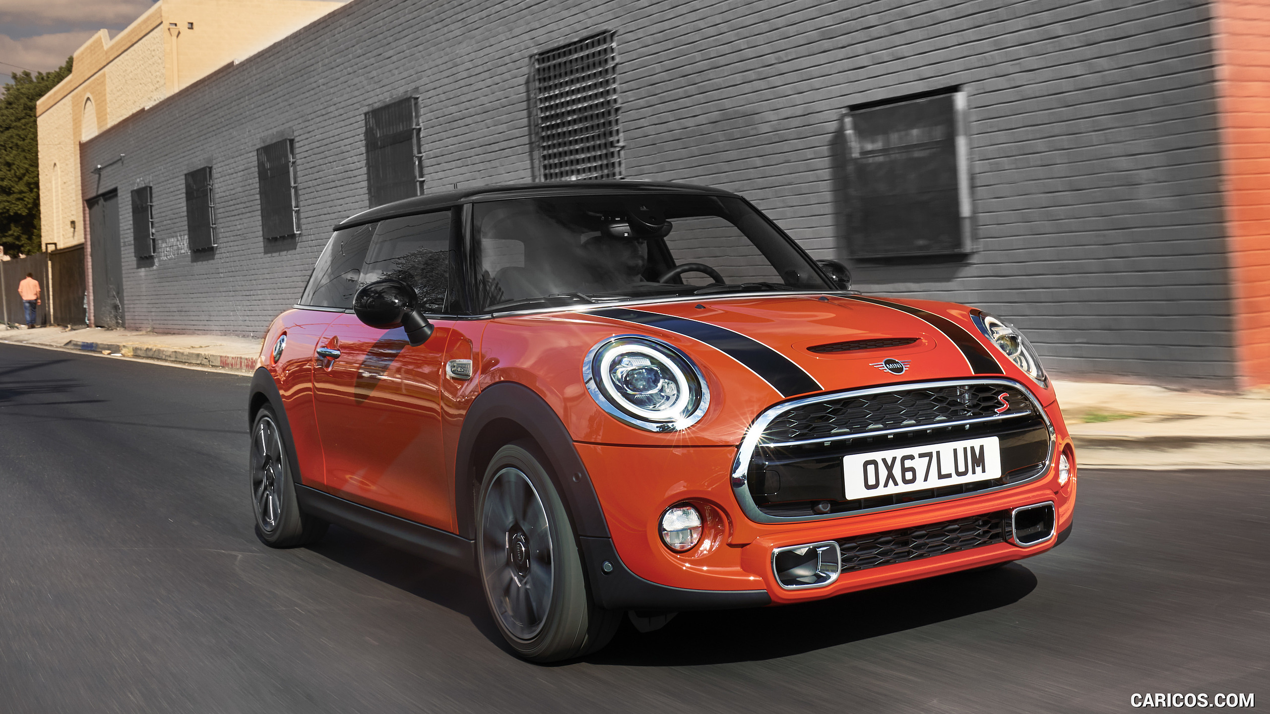 2019 MINI Hardtop 2 Door - Front Three-Quarter, #78 of 160