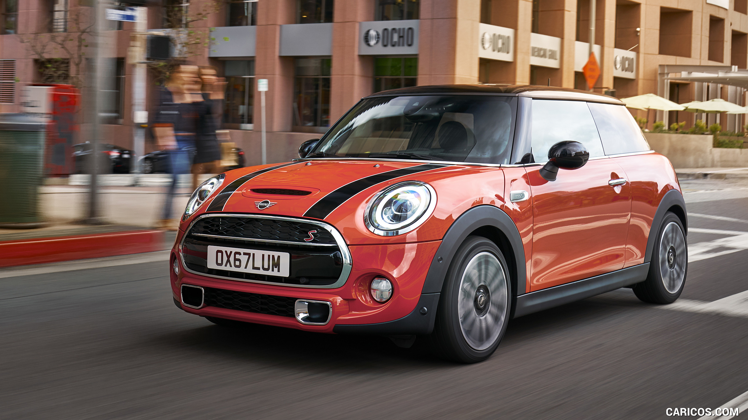 2019 MINI Hardtop 2 Door - Front Three-Quarter, #84 of 160