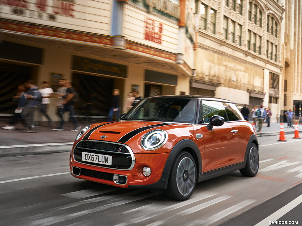 2019 MINI Hardtop 2 Door - Front Three-Quarter