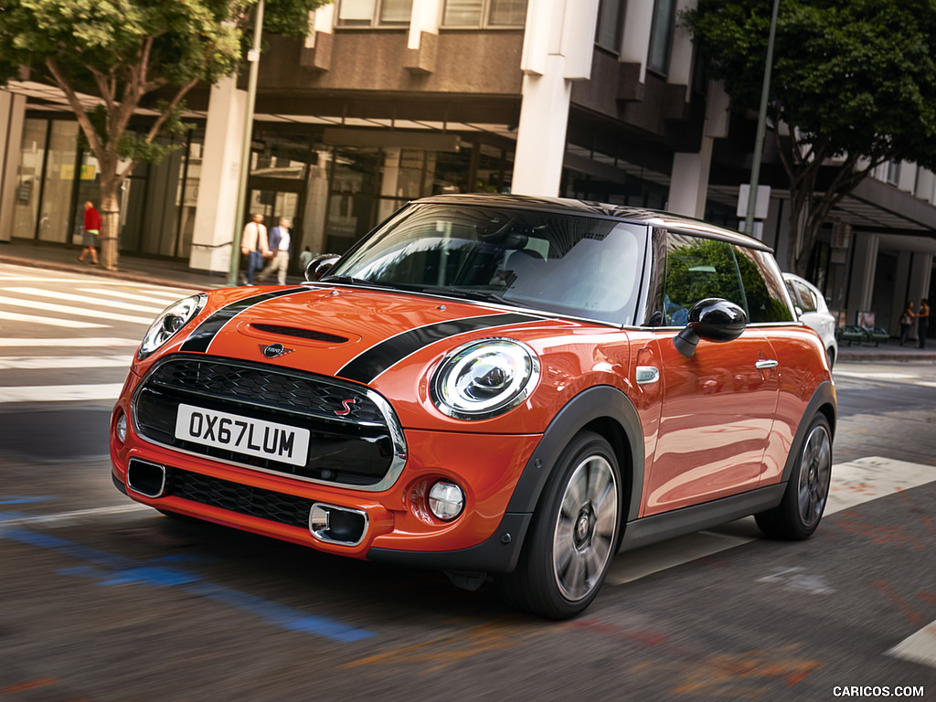 2019 MINI Hardtop 2 Door - Front Three-Quarter