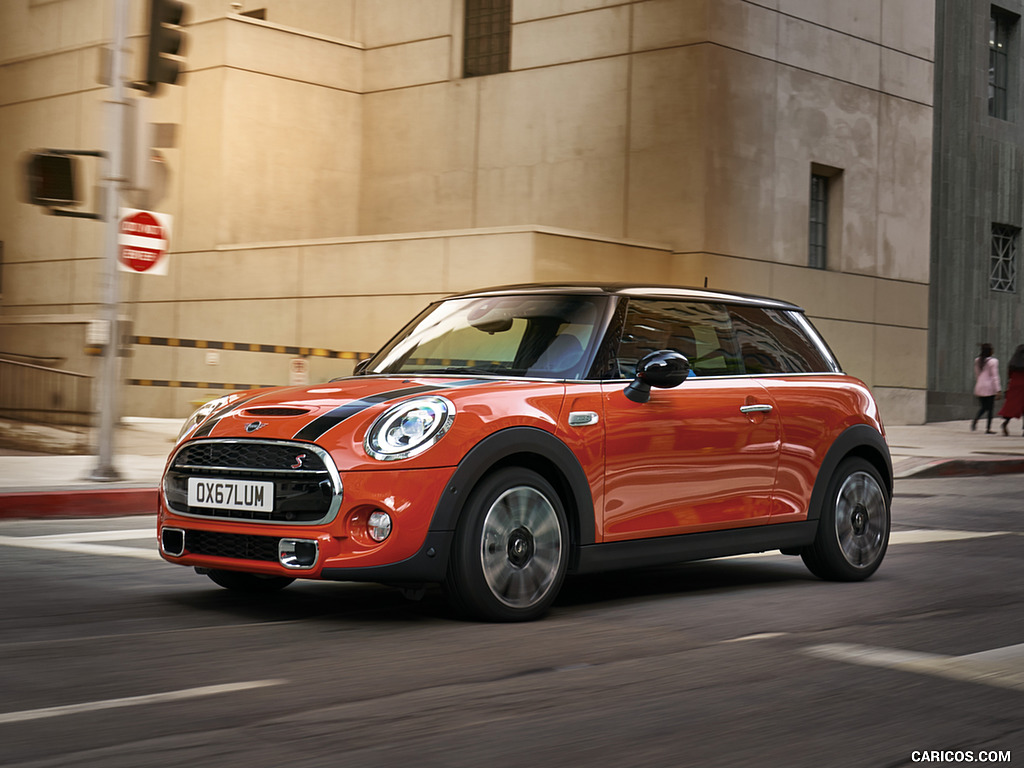 2019 MINI Hardtop 2 Door - Front Three-Quarter