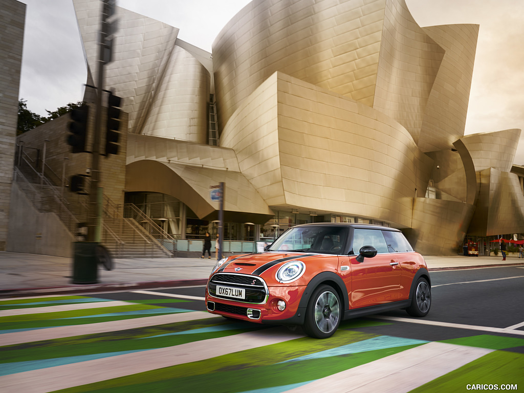 2019 MINI Hardtop 2 Door - Front Three-Quarter