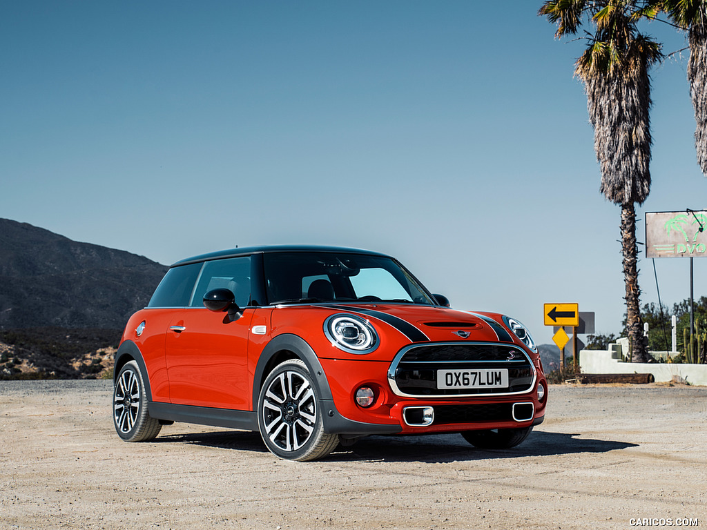 2019 MINI Hardtop 2 Door - Front Three-Quarter