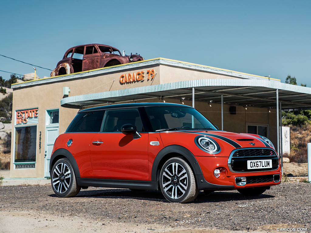 2019 MINI Hardtop 2 Door - Front Three-Quarter