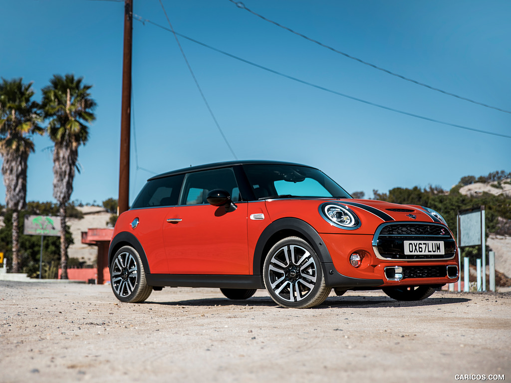 2019 MINI Hardtop 2 Door - Front Three-Quarter