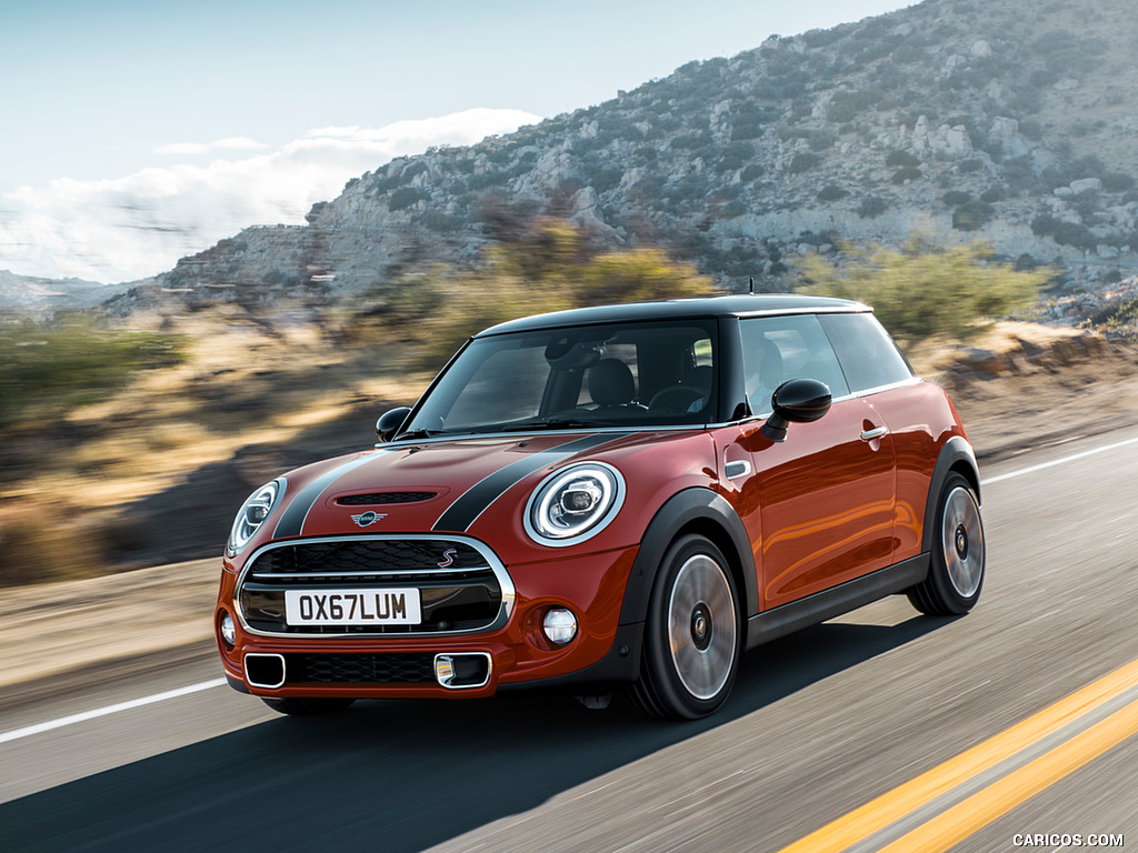 2019 MINI Hardtop 2 Door - Front Three-Quarter