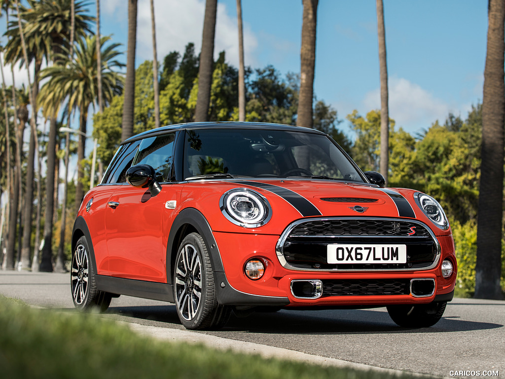 2019 MINI Hardtop 2 Door - Front Three-Quarter