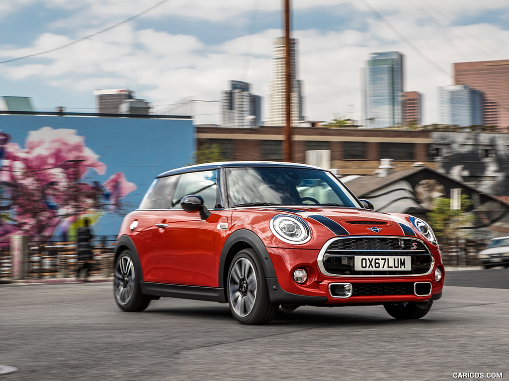 2019 MINI Hardtop 2 Door - Front Three-Quarter