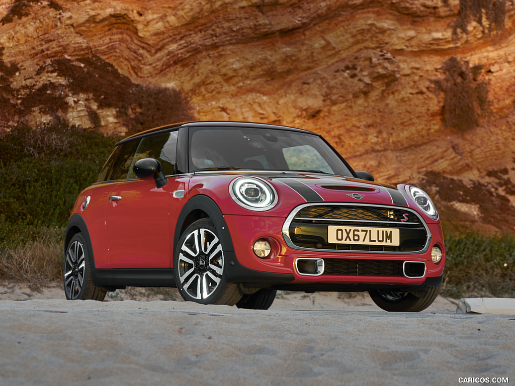 2019 MINI Hardtop 2 Door - Front Three-Quarter