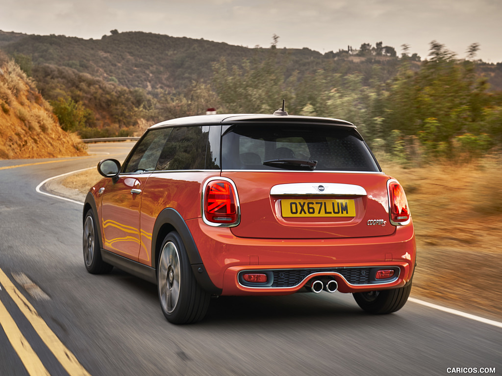 2019 MINI Hardtop 2 Door - Rear Three-Quarter